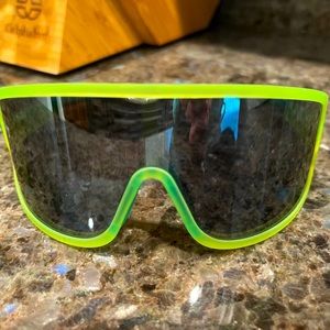 Goodr wrap sunglasses
